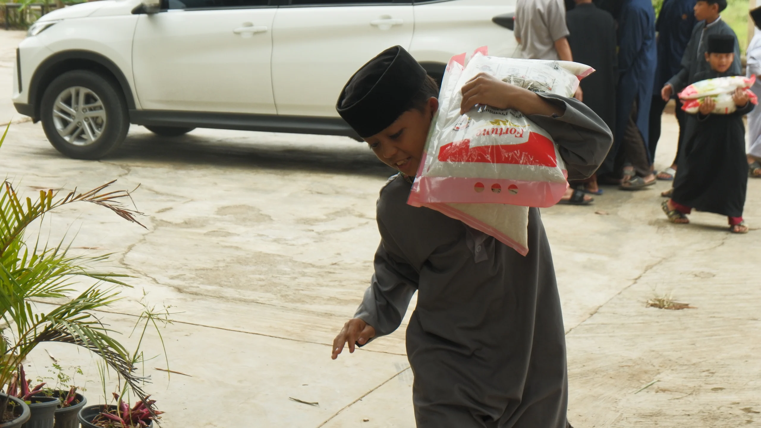 Bahagiakan Santri! Donasi Paket Sahur dan Berbuka untuk Santri!